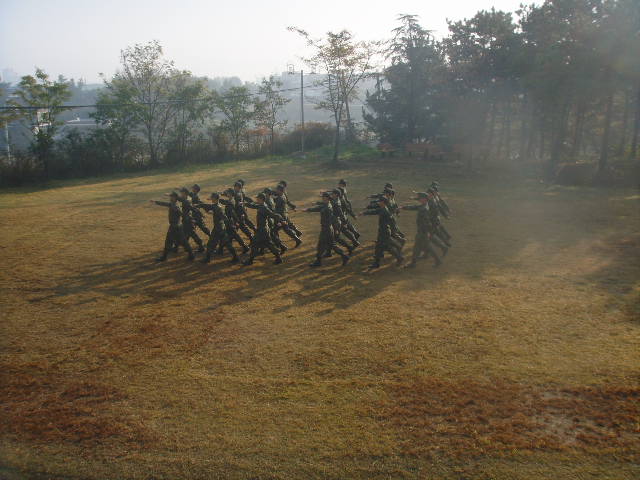 제식&도수체조하는 후보생들의 모습 썸네일 이미지