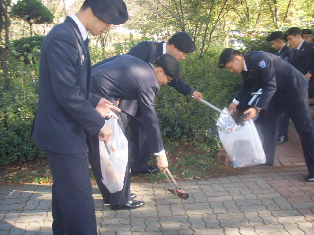 교내 청소 썸네일 이미지