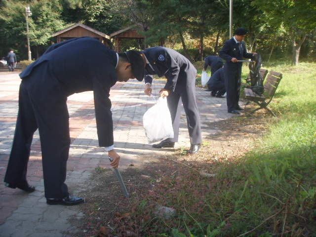 교내 청소 썸네일 이미지