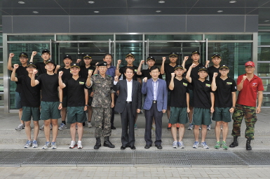 2013년 하계입영훈련 총장님 방문 썸네일 이미지