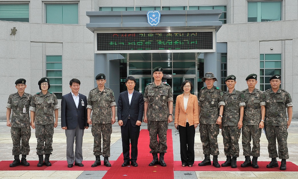 총장님, 학생중앙군사학교방문 기념사진 썸네일 이미지