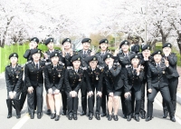우석대학교 군사학과 교정 벚꽃사진 (여 후보생) 썸네일 이미지