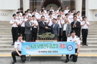 장영달 총장, 'K21 보병전투 장갑차' 기증 썸네일 이미지